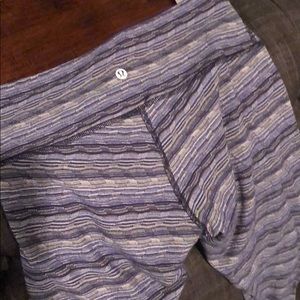 LuLuLemon Workout Blue Stripe Med Waist Leggings